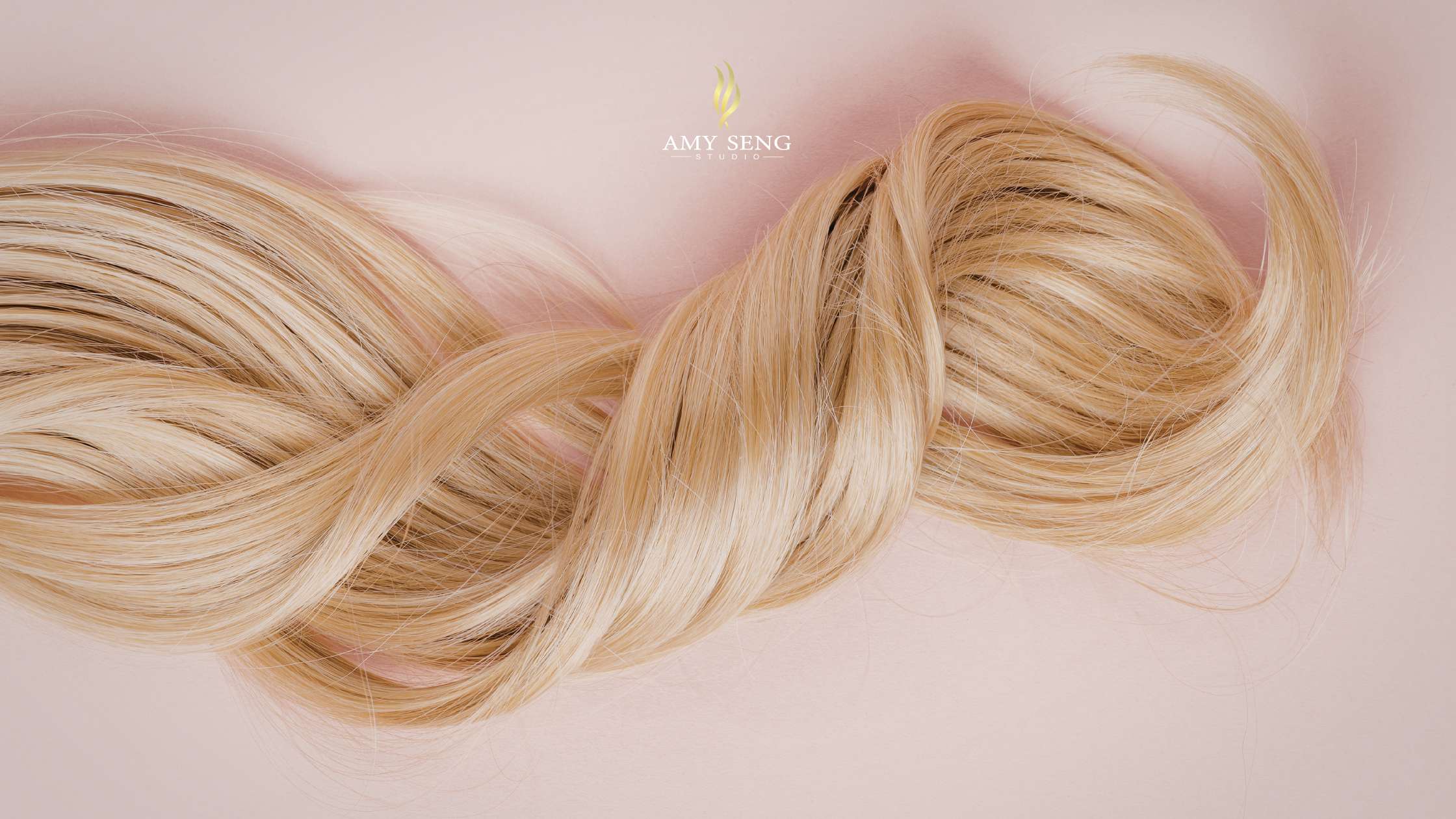 Comment éviter que les cheveux blonds décolorés deviennent verts ou ternes ? 💛